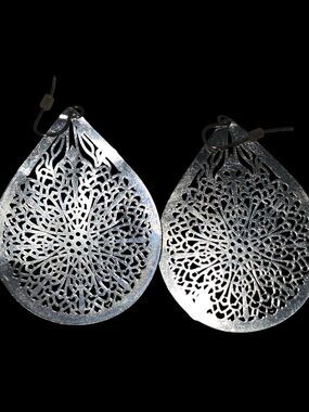 Filligee Laser Cut Earrings Lightweigh Silver Color Ornate Jewelry Gift NEW
